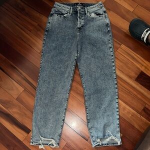 BRAND NEW Hollister Ultra High-Rise Vintage Straight jeans